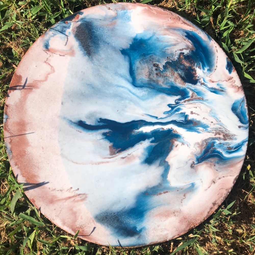 Resin round table